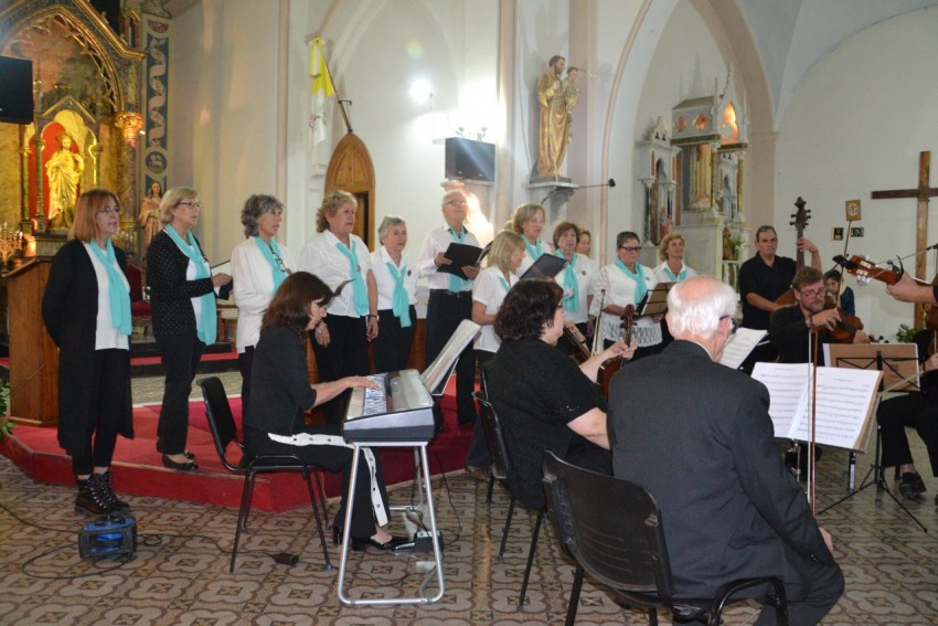 La Iglesia sagrado Corazn fue colmada de msica orquestal, coral y p
