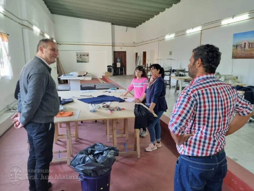Confeccionan en el Taller Textil indumentaria para empleados municipal
