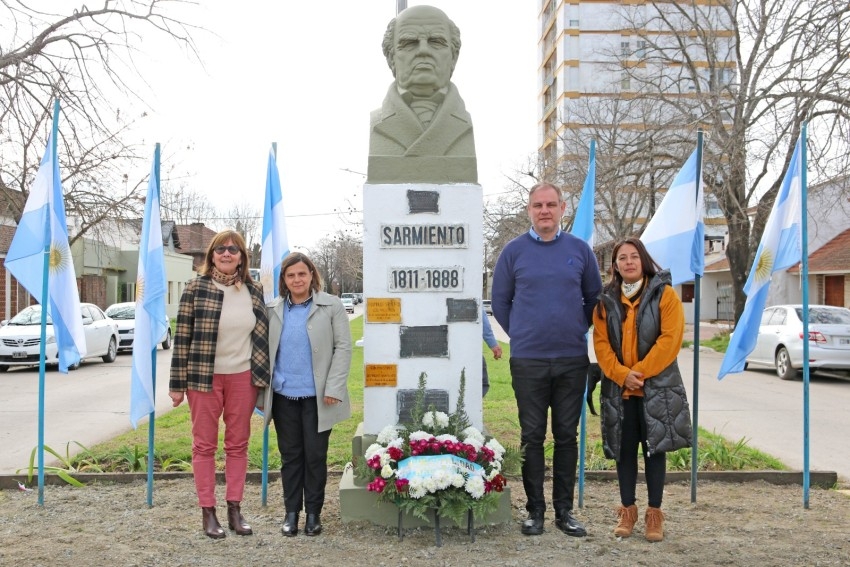 Acto por el Da del Maestro