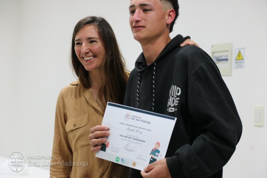 Jvenes madariaguenses culminaron el curso de camarero