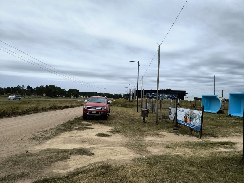 Avanza la obra de iluminacin de la colectora del Frente de Ruta