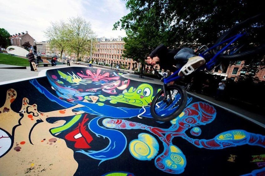 El municipio convoca a grafiteros locales para pintar el skatepark